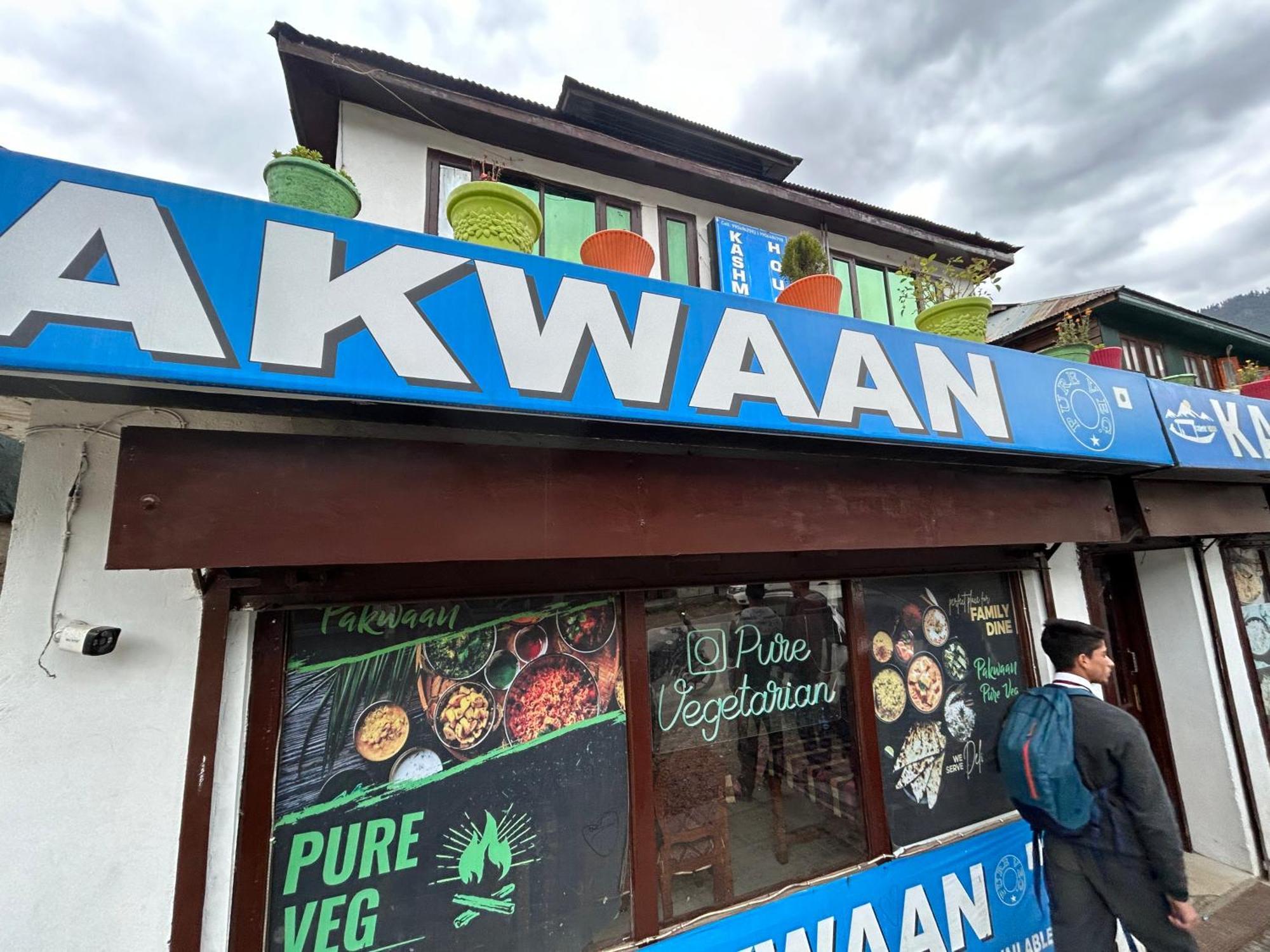 Kashmir House Pahalgam Hotel Exterior photo